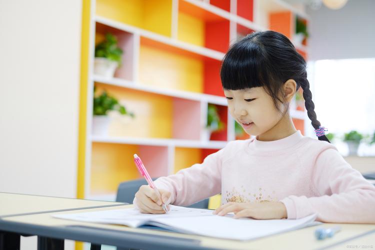 小孩几岁学写字合适 科普小孩学写字的注意事项