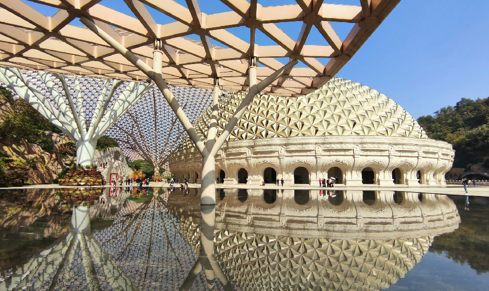 四川甘孜藏族自治州（红河哈尼族彝族自治州）：多元文化的璀璨画卷