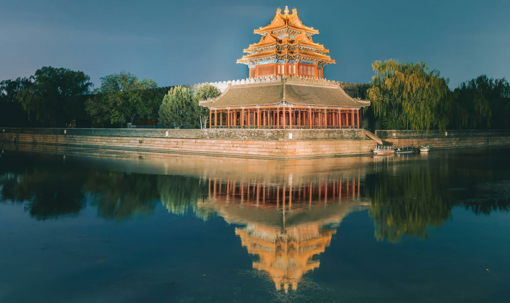 # 《红河哈尼族彝族自治州:多彩民族风情与发展之路》