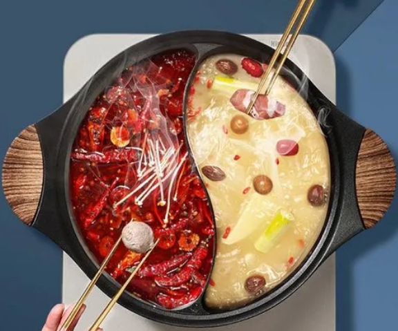 红油火锅通常比清汤火锅水开得更快，这主要因为