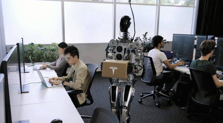 特斯拉发布新一代人形机器人，跟真人可能就差一个GPT