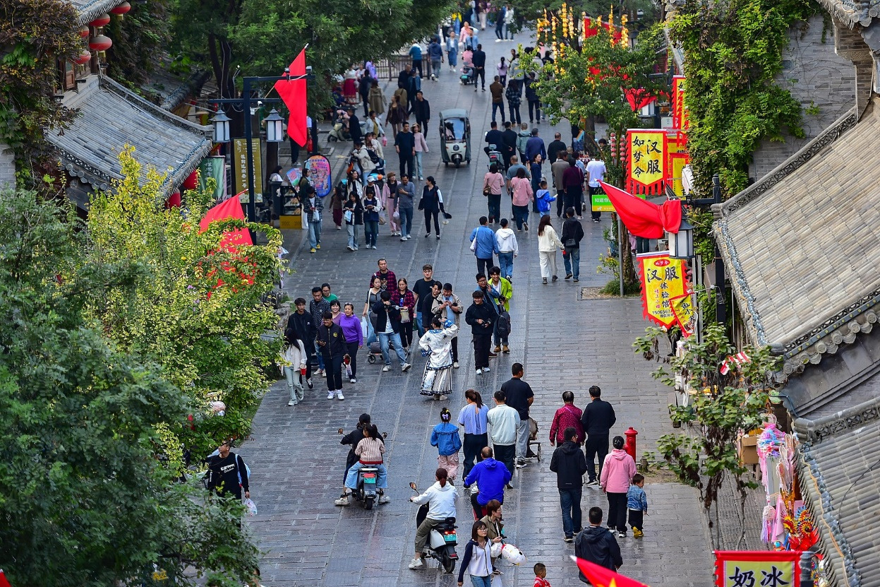 赚吆喝不赚买卖，国庆旅游量涨为啥却价跌