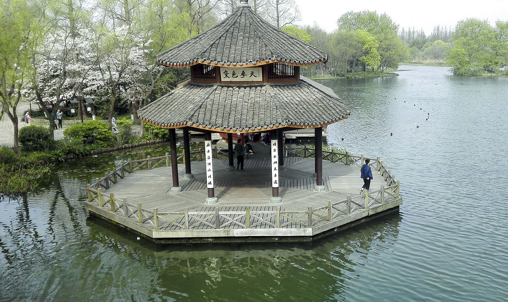 济南西客站：在繁忙的都市中找到属于你的旅行节奏