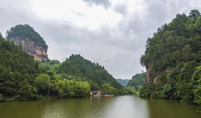 甘肃旅游必去十大景点是哪（甘肃10个最值得去的美景地分享）