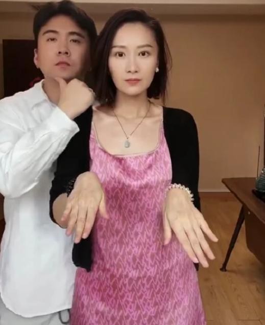 流星雨肖涵结婚（慕容云朵首晒女儿正脸庆百天）