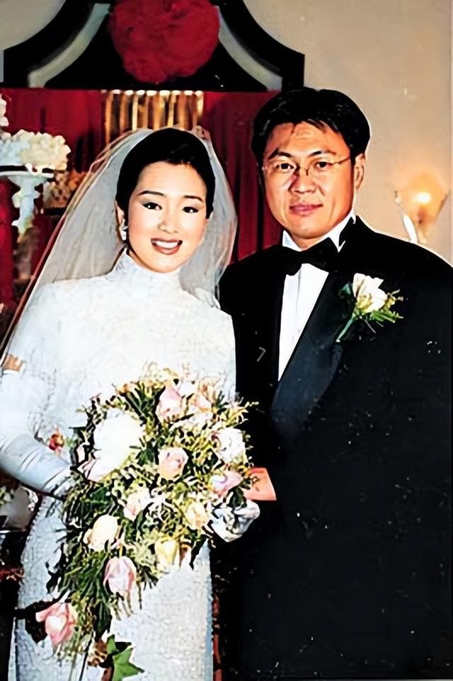 巩俐老公黄和祥简历（巩俐与黄和祥离婚13年）