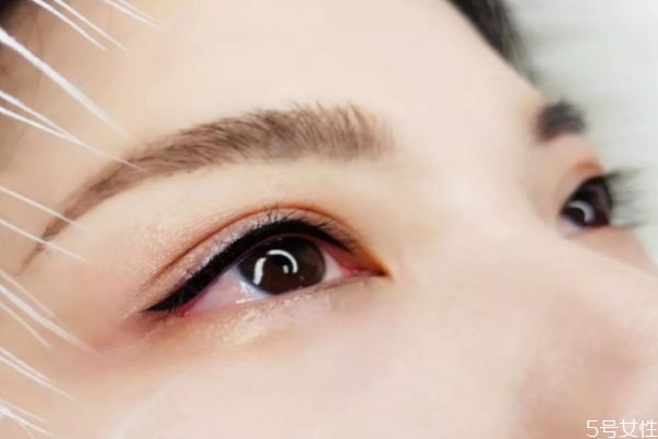 美瞳线怎么洗掉最安全 红霉素眼膏会让美瞳线掉色吗