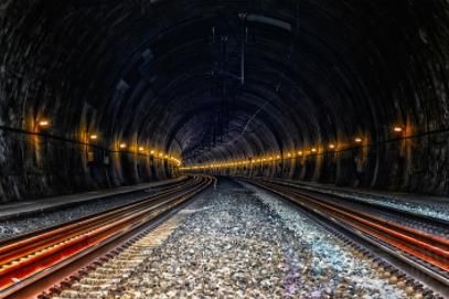 西班牙火车尺寸太大无法过隧道 这是要给火车减肥吗