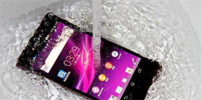 手机被泡水了还能用吗 手机被泡水了坏了吗