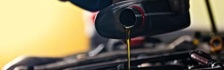 手动挡变速箱油多少公里换一次（轿车多久更换变速箱油）