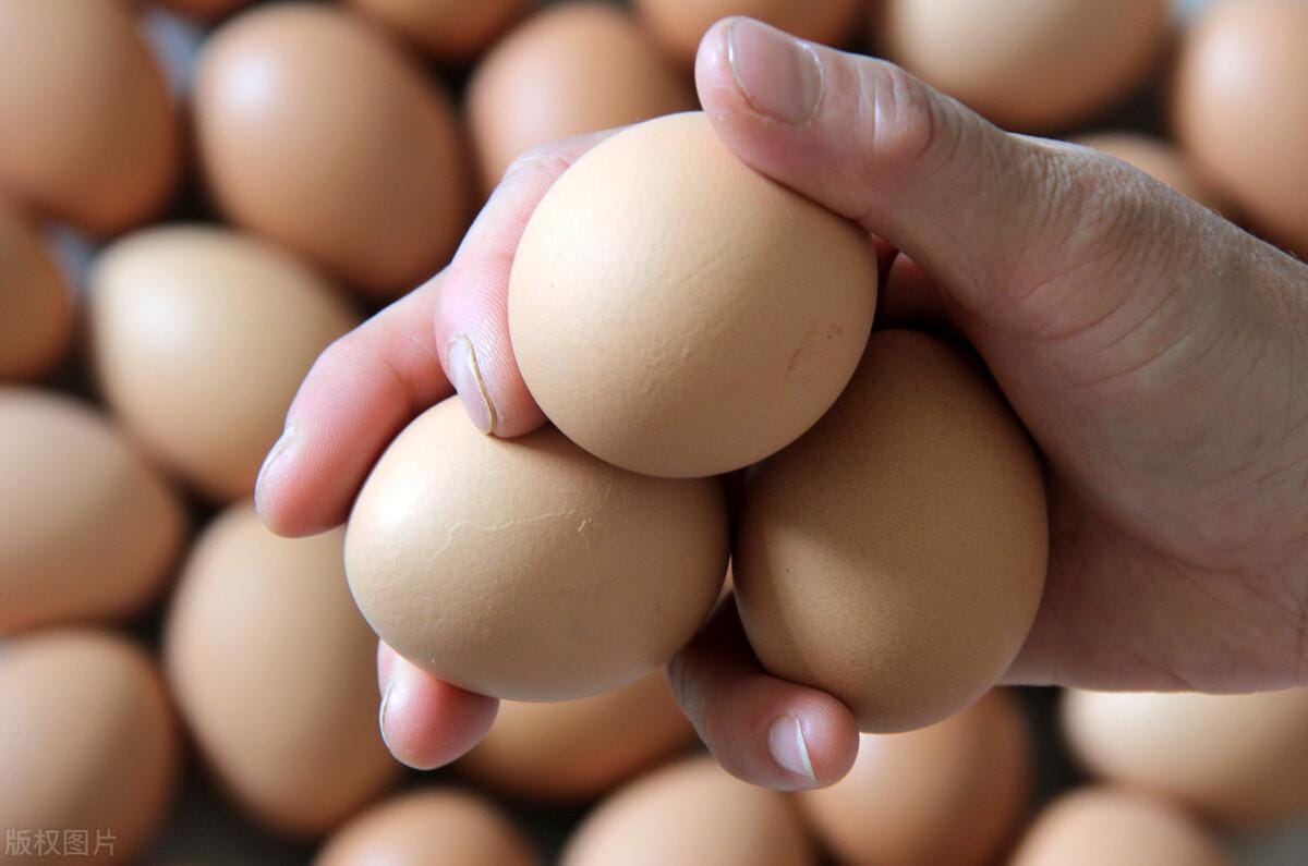 鸡蛋怎样保存才能放得久一些（鸡蛋如何存放保鲜时间长）