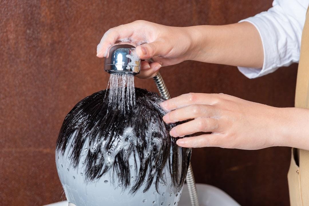 假发怎么清洗最好用（正确清洁与保养假发的小技巧）