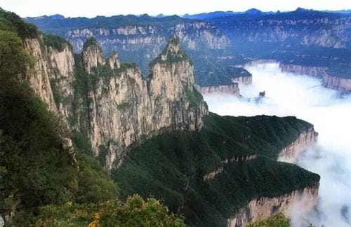 辉县关山景区拓展训练基地 河南周边培训基地 河南户外拓展团建 会议游玩