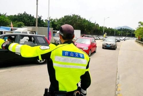 我为群众办实事 江门交警 五一节靓丽的风景