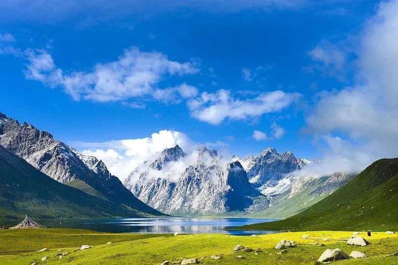 青藏高原的自然环境特征（青藏高原对自然地理环境的影响）