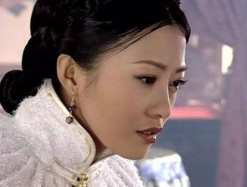 她是孝庄太后义女,清朝唯一的汉人公主,历史上真实的 小燕子 
