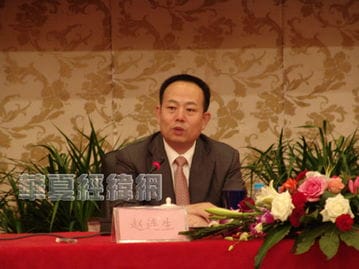 丹东市长赵连生接受两岸记者采访 