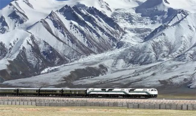 1956公里的鐵路叫什么鐵路 青藏鐵路是哪一年建成的