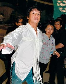 谭咏麟发妻杨洁薇出家 因不能容忍 小三 