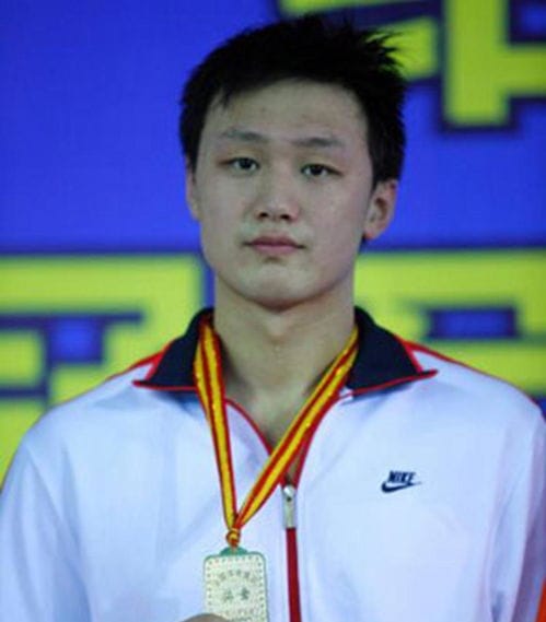 游泳冠军张琳现状 妻子是打排球的她 退役后当解说生活幸福