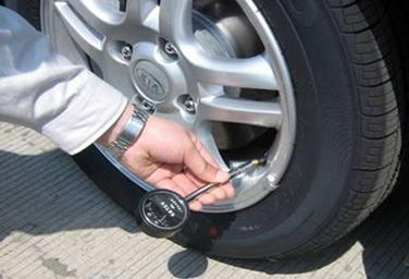 如何正确检测轮胎气压