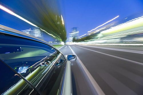 驾驶机动车在高速公路遇到能见度低于200米的气象条件时,最高车速是多少 