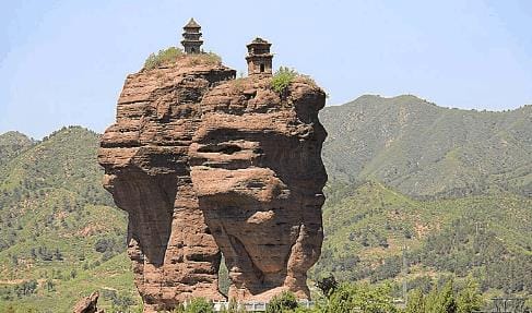 中国最 神秘 的建筑,建于陡峭山顶,至今无人知道它的来历