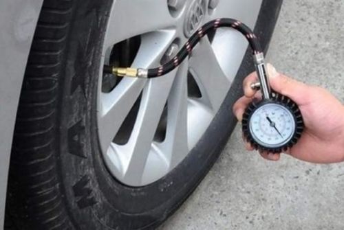 如何正确检查轮胎气压