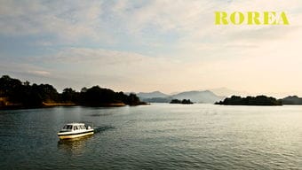 广东河源万绿湖,纯净得可以直接饮用的水啊,那是绿色纯天然