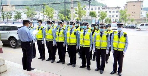 华池县公安局城区交巡警大队开展开学季 护学行动