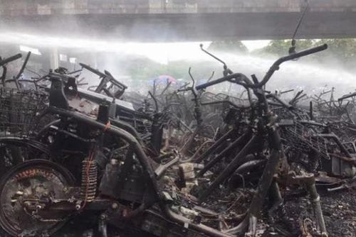 深圳交警扣车场为什么会引发大火导致电单车被烧毁 