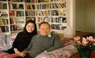 杨振宁身体欠佳,96岁的他终于同意娇妻改嫁,网友 财产分配心寒
