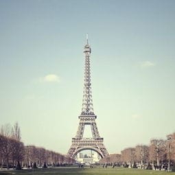 巴黎埃菲尔铁塔唯美图片 埃菲尔铁塔下的爱