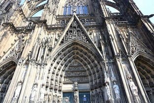 科隆大教堂与什么精神有关德国科隆大教堂平面图(德国的科隆大教堂是什么风格的建筑艺术)