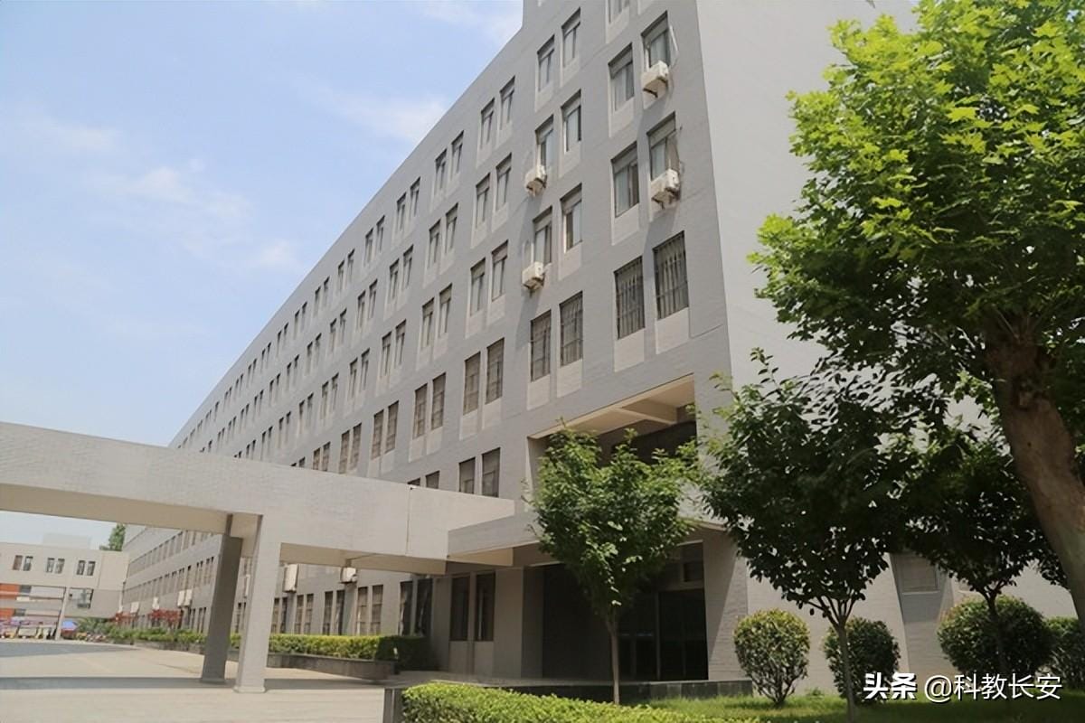 华清大学是哪所学校简称（西安建筑科技大学华清学院介绍）