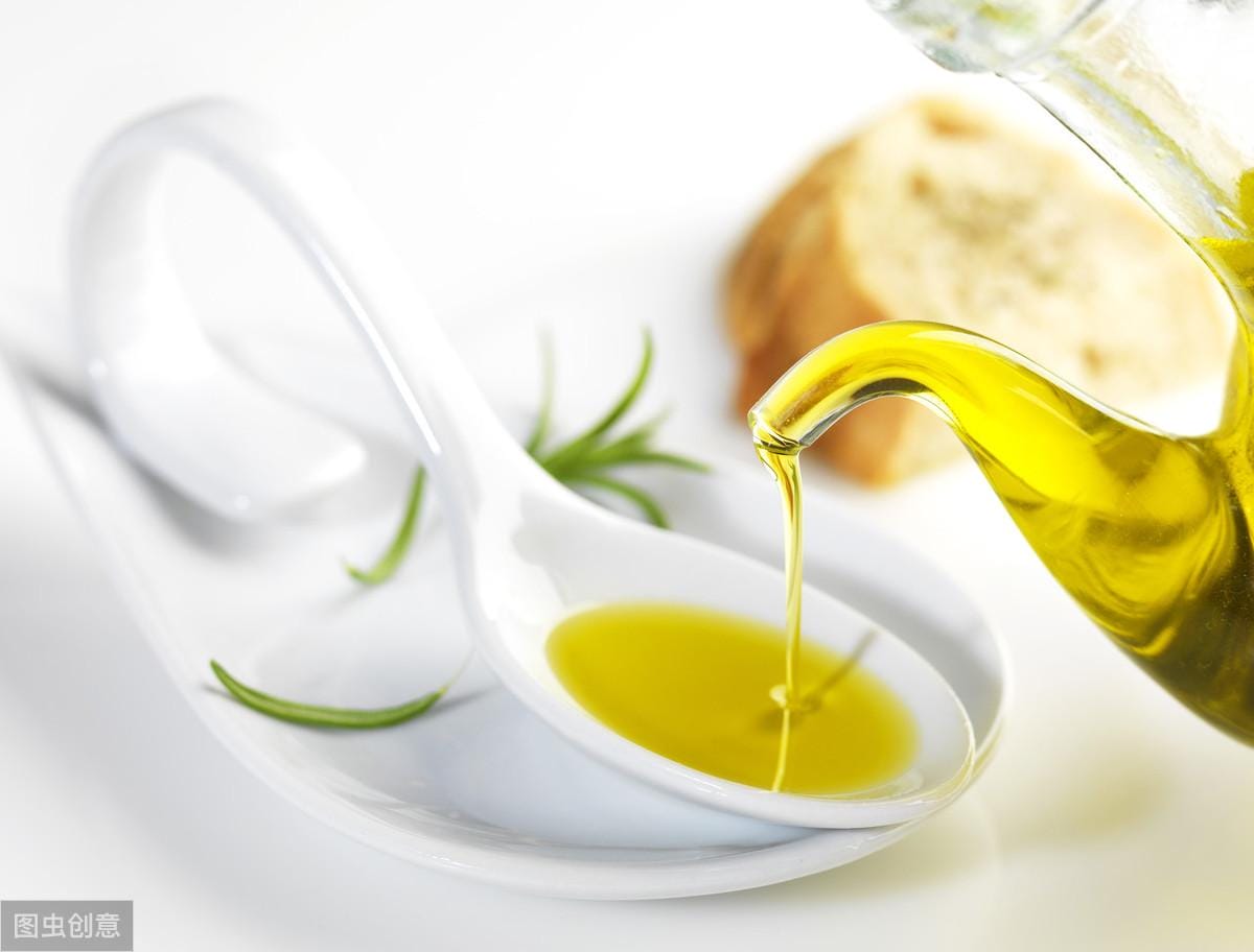 橄榄油和菜籽油哪个好吃一点（买食用油哪种更健康）