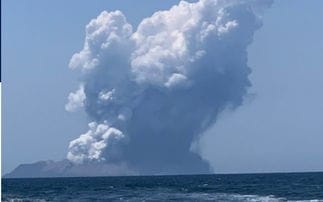 新西兰火山喷发已致1名中国公民受伤
