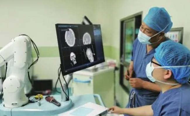 世界首例机器人给头颅8厘米早产儿做脑手术 机器人做手术有哪些意义