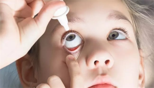 ​小孩经常眨眼睛原因有哪些 小孩经常眨眼睛怎么处理