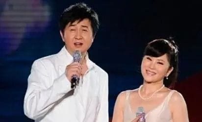 组图 付笛声罕晒全家福 婚姻美满儿子帅气有才惹人羡 