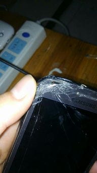 手机屏幕碎了,能显示触屏不能用了,这是内屏坏了还是外屏坏了,这里有图,大家看下 那了孔能看到里面了 