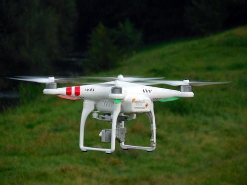小型无人机可以在农村飞吗(无人机在农村有哪些用途?)