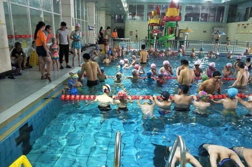 武汉儿童游泳培训学校排行(武汉哪里有儿童游泳培训)