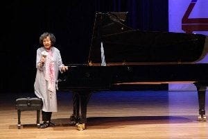 巫漪丽为什么去新加坡 一生执着于钢琴造诣的钢琴家