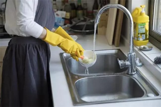 这样洗碗 等于吃细菌这3个洗碗误区很少人都在犯 快改正