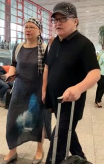 56岁 歌王 刘欢机场偶遇青年歌手,但是二人互不认识场面尴尬