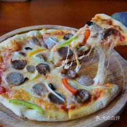 三个火枪手精酿啤酒吧的香肠派对披萨好不好吃 用户评价口味怎么样 北京美食香肠派对披萨实拍图片 大众点评 