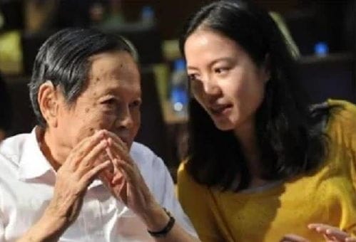 99岁的杨振宁将财产留给子女,17年婚姻,他选择留给翁帆自由