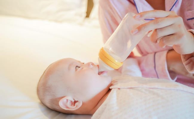 女婴出生第一天喝了过期奶粉 是否对身体有伤害