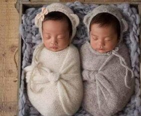 张杰谢娜晒双胞胎女儿照片,两个宝宝简直萌翻了